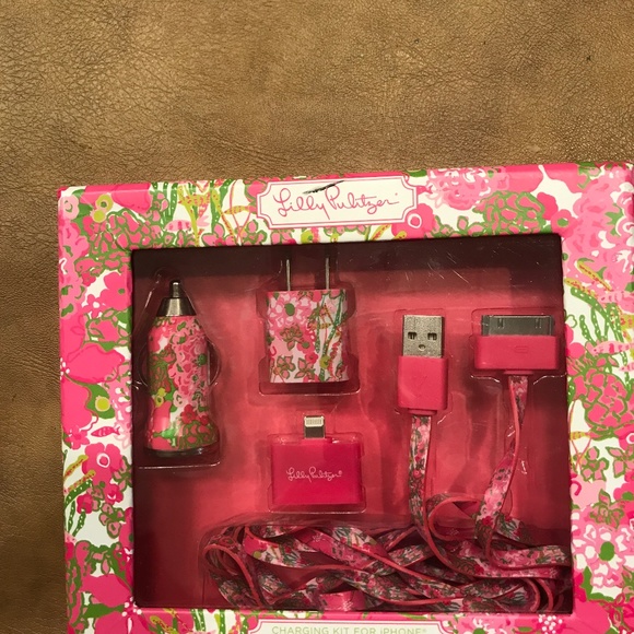 Lilly Pulitzer Other - Lilly Pulitzer charging kit